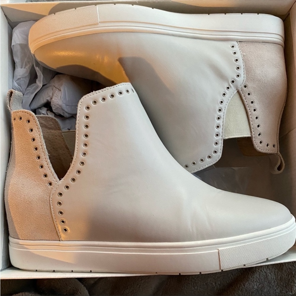 Chelsea & Violet flat ankle booties🤍🤍